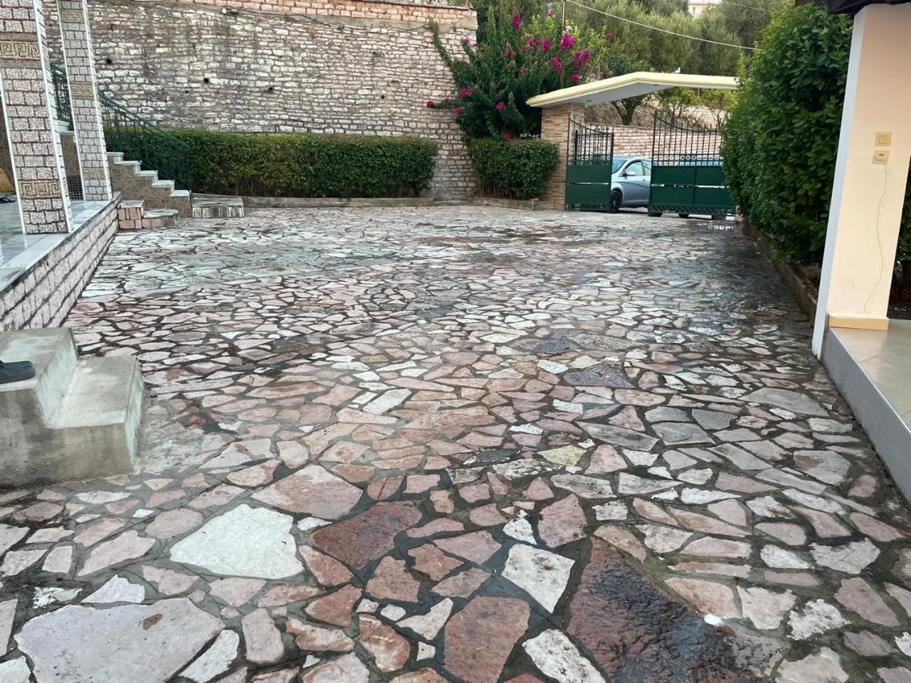 Apartment Anagnostis *